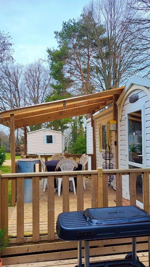 Camping Marvilla Parks -Parc Des Roches 91530 Saint-Cheron Exterior photo