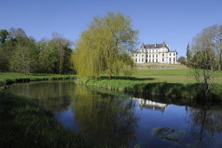 Camping Marvilla Parks -Parc Des Roches 91530 Saint-Cheron Exterior photo