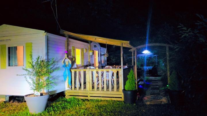 Camping Marvilla Parks -Parc Des Roches 91530 Saint-Cheron Exterior photo